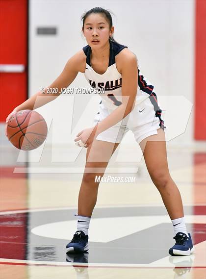 Thumbnail 3 in La Salle vs. Ayala photogallery.