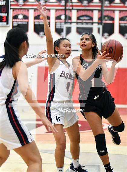 Thumbnail 1 in La Salle vs. Ayala photogallery.