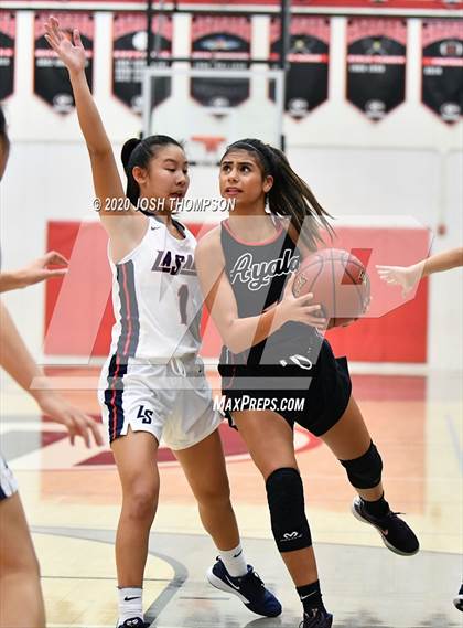 Thumbnail 3 in La Salle vs. Ayala photogallery.