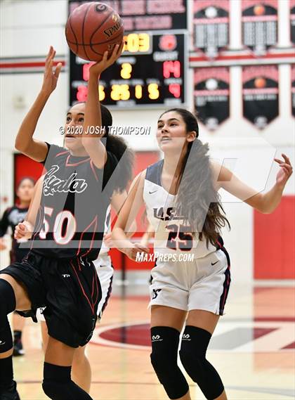Thumbnail 2 in La Salle vs. Ayala photogallery.