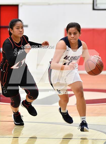 Thumbnail 2 in La Salle vs. Ayala photogallery.