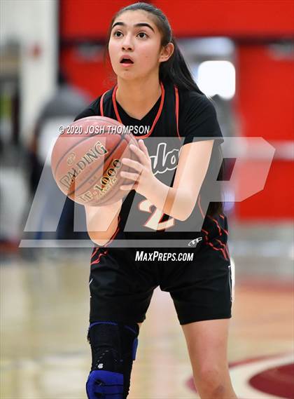 Thumbnail 2 in La Salle vs. Ayala photogallery.