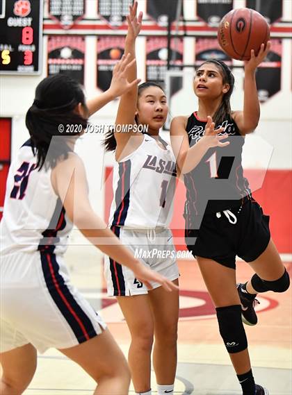 Thumbnail 2 in La Salle vs. Ayala photogallery.