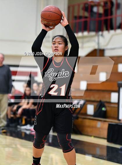 Thumbnail 1 in La Salle vs. Ayala photogallery.