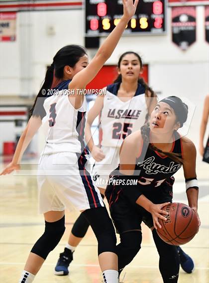 Thumbnail 3 in La Salle vs. Ayala photogallery.