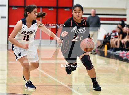 Thumbnail 2 in La Salle vs. Ayala photogallery.
