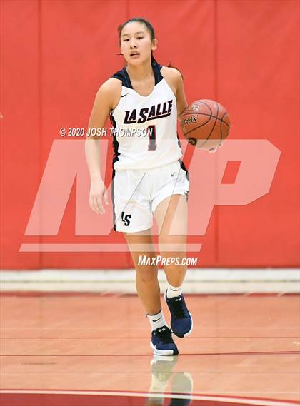 Thumbnail 3 in La Salle vs. Ayala photogallery.