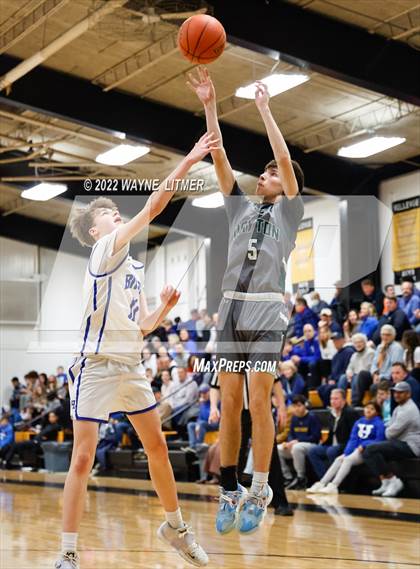 Thumbnail 2 in Dayton vs Highlands (36th District Tournament) photogallery.