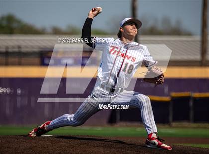 Thumbnail 1 in Victoria East vs. Hanna (McAllen Tournament) photogallery.