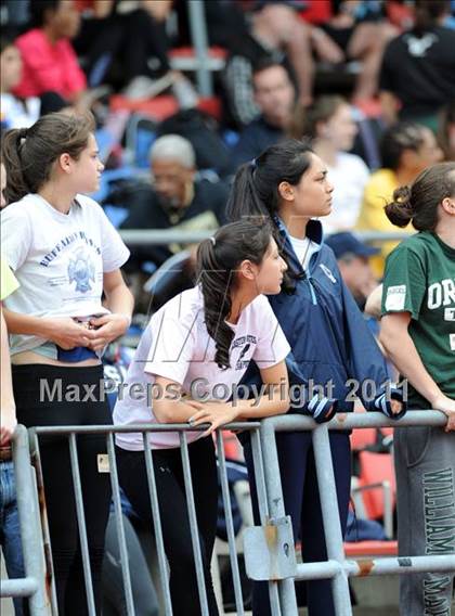 Thumbnail 3 in 117th Penn Relays (Girls Small School 4x800m Event 104) photogallery.