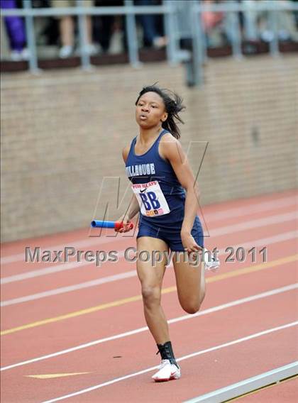 Thumbnail 2 in 117th Penn Relays (Girls Small School 4x800m Event 104) photogallery.