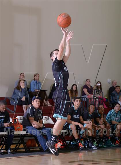 Thumbnail 3 in Villa Park vs. Santiago (MaxPreps Holiday Classic) photogallery.