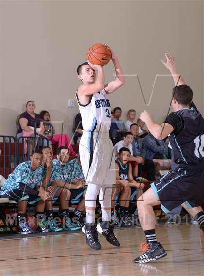 Thumbnail 3 in Villa Park vs. Santiago (MaxPreps Holiday Classic) photogallery.