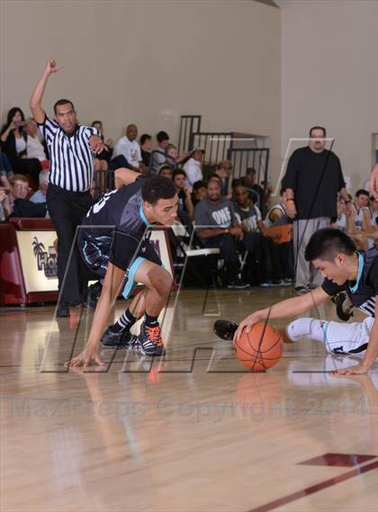 Thumbnail 3 in Villa Park vs. Santiago (MaxPreps Holiday Classic) photogallery.