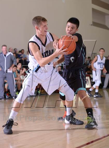 Thumbnail 1 in Villa Park vs. Santiago (MaxPreps Holiday Classic) photogallery.