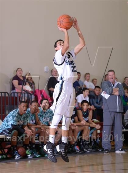 Thumbnail 3 in Villa Park vs. Santiago (MaxPreps Holiday Classic) photogallery.