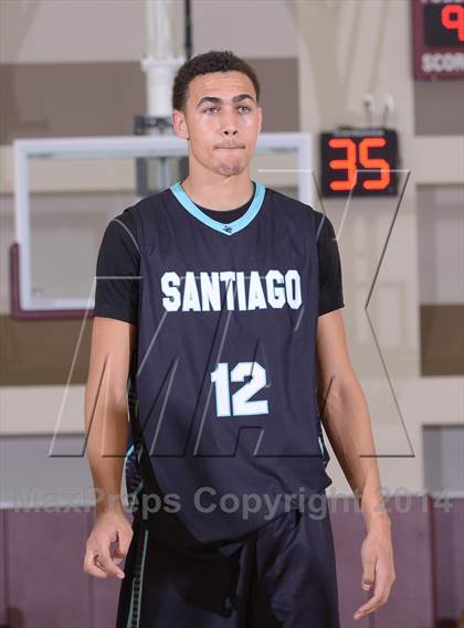 Thumbnail 1 in Villa Park vs. Santiago (MaxPreps Holiday Classic) photogallery.