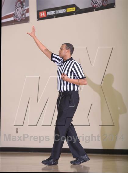 Thumbnail 3 in Villa Park vs. Santiago (MaxPreps Holiday Classic) photogallery.