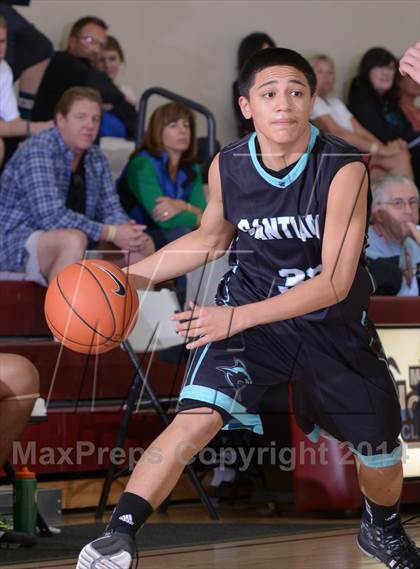 Thumbnail 3 in Villa Park vs. Santiago (MaxPreps Holiday Classic) photogallery.