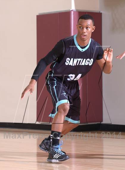 Thumbnail 2 in Villa Park vs. Santiago (MaxPreps Holiday Classic) photogallery.