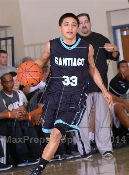 Thumbnail 2 in Villa Park vs. Santiago (MaxPreps Holiday Classic) photogallery.