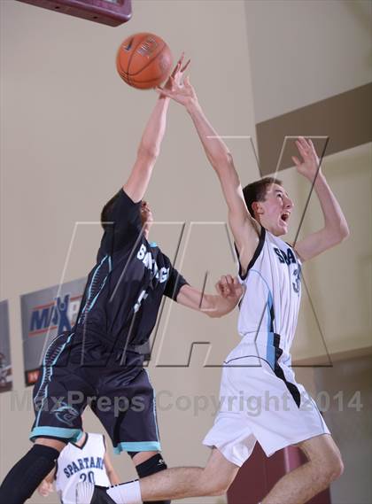 Thumbnail 3 in Villa Park vs. Santiago (MaxPreps Holiday Classic) photogallery.