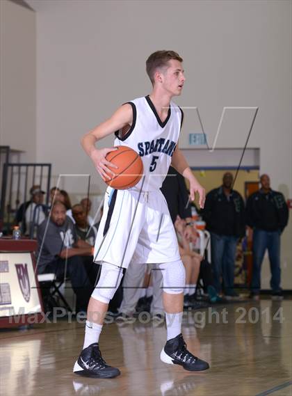 Thumbnail 3 in Villa Park vs. Santiago (MaxPreps Holiday Classic) photogallery.