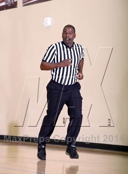 Thumbnail 1 in Villa Park vs. Santiago (MaxPreps Holiday Classic) photogallery.