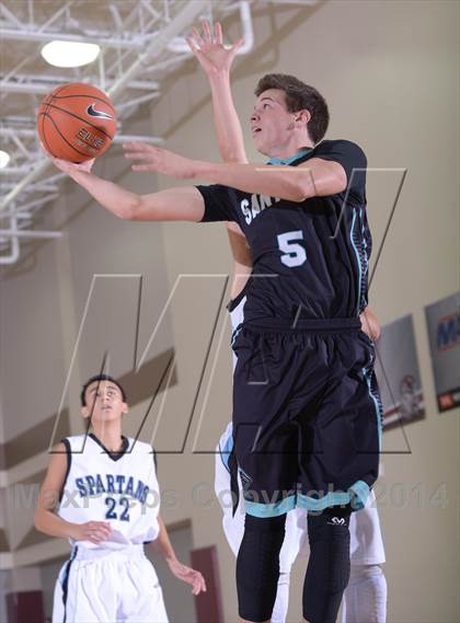 Thumbnail 3 in Villa Park vs. Santiago (MaxPreps Holiday Classic) photogallery.