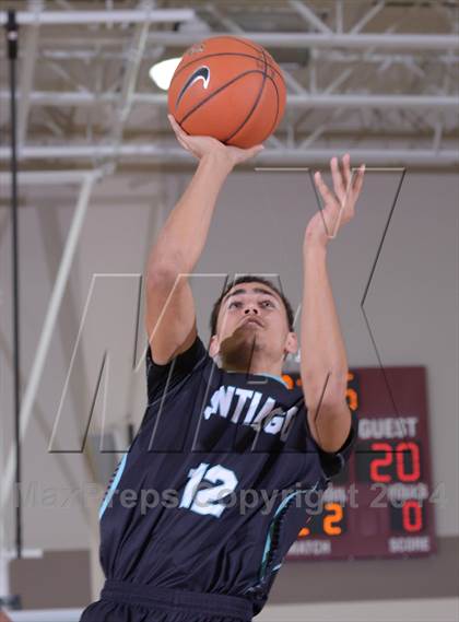 Thumbnail 3 in Villa Park vs. Santiago (MaxPreps Holiday Classic) photogallery.