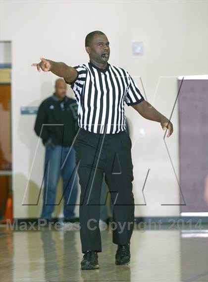 Thumbnail 3 in Villa Park vs. Santiago (MaxPreps Holiday Classic) photogallery.