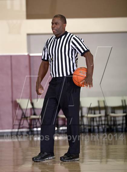 Thumbnail 2 in Villa Park vs. Santiago (MaxPreps Holiday Classic) photogallery.