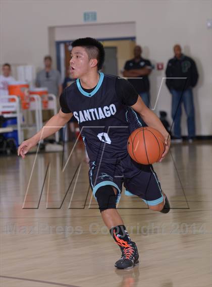 Thumbnail 2 in Villa Park vs. Santiago (MaxPreps Holiday Classic) photogallery.