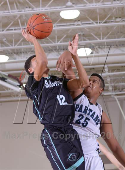 Thumbnail 3 in Villa Park vs. Santiago (MaxPreps Holiday Classic) photogallery.