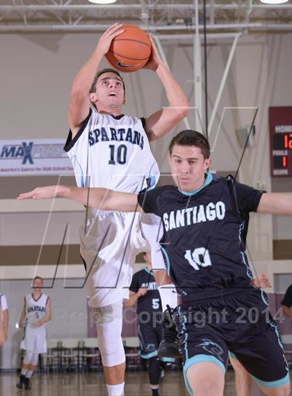 Thumbnail 3 in Villa Park vs. Santiago (MaxPreps Holiday Classic) photogallery.