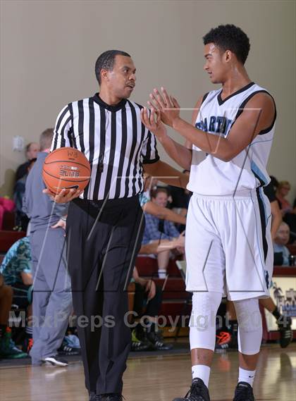 Thumbnail 2 in Villa Park vs. Santiago (MaxPreps Holiday Classic) photogallery.