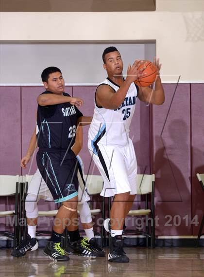 Thumbnail 1 in Villa Park vs. Santiago (MaxPreps Holiday Classic) photogallery.