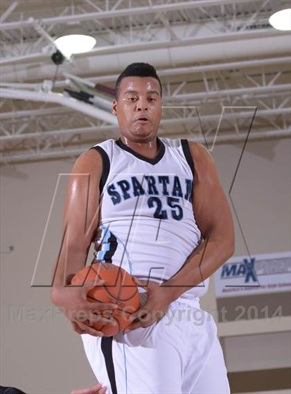 Thumbnail 2 in Villa Park vs. Santiago (MaxPreps Holiday Classic) photogallery.