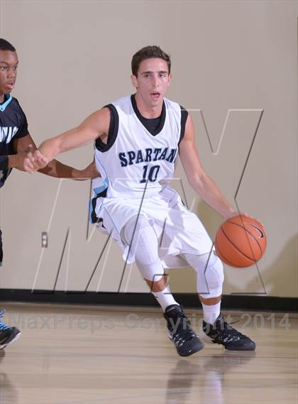 Thumbnail 2 in Villa Park vs. Santiago (MaxPreps Holiday Classic) photogallery.