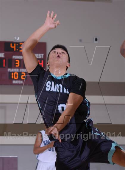 Thumbnail 2 in Villa Park vs. Santiago (MaxPreps Holiday Classic) photogallery.