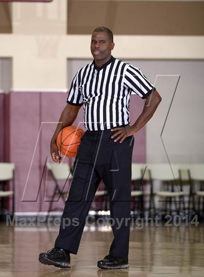 Thumbnail 1 in Villa Park vs. Santiago (MaxPreps Holiday Classic) photogallery.