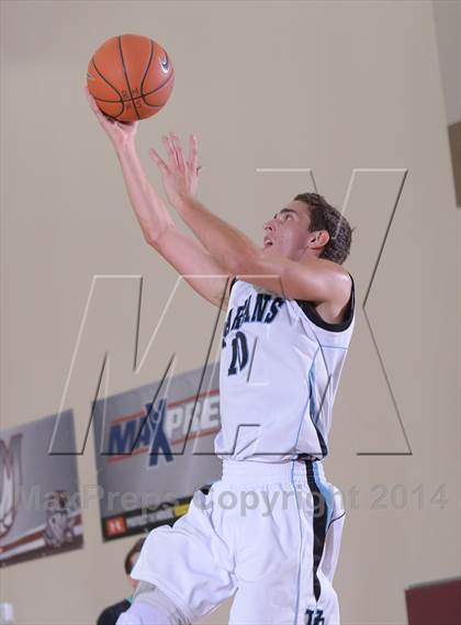 Thumbnail 3 in Villa Park vs. Santiago (MaxPreps Holiday Classic) photogallery.