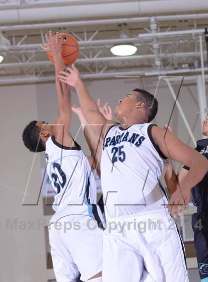 Thumbnail 2 in Villa Park vs. Santiago (MaxPreps Holiday Classic) photogallery.