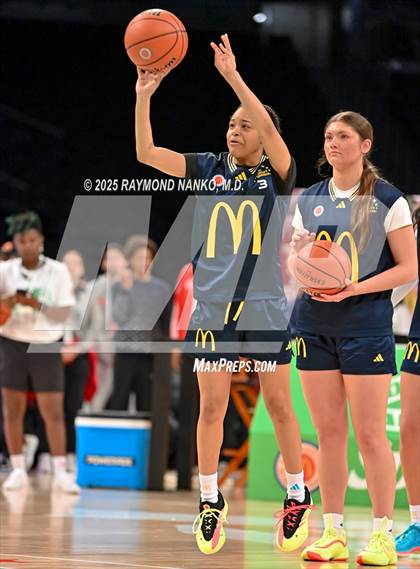 Thumbnail 1 in McDondald's All American Games (Jamfest Shootout)  photogallery.
