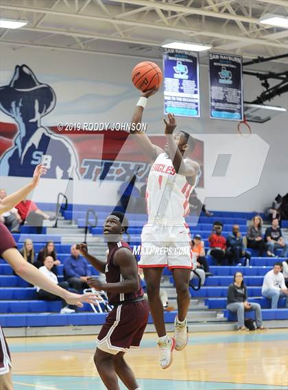 Thumbnail 2 in Cinco Ranch vs. Dawson (McDonald's Texas Invitational) photogallery.