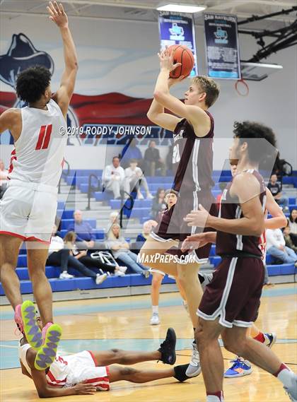 Thumbnail 1 in Cinco Ranch vs. Dawson (McDonald's Texas Invitational) photogallery.