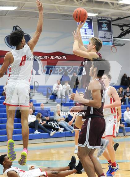 Thumbnail 2 in Cinco Ranch vs. Dawson (McDonald's Texas Invitational) photogallery.
