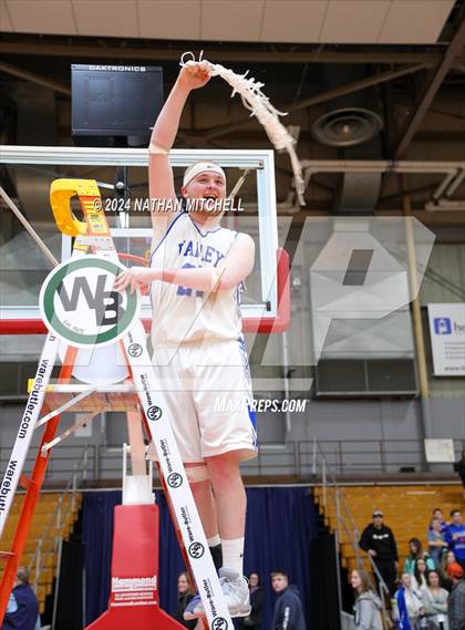 Thumbnail 2 in St. Dominic vs. Valley (MPA Class D Regional Final) photogallery.