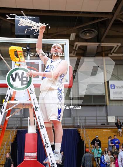 Thumbnail 1 in St. Dominic vs. Valley (MPA Class D Regional Final) photogallery.