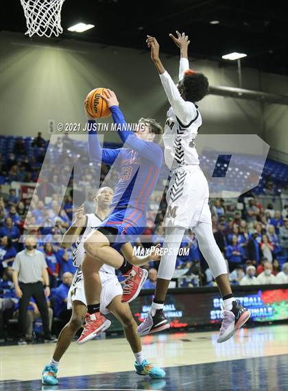 Thumbnail 2 in Lee vs. Caddo Hills (AAA 2A State Final) photogallery.